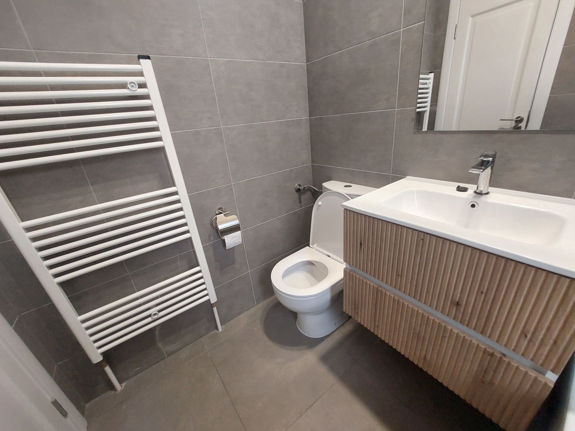 De inchiriat apartament open space 1 camera cu bucatarie si baie NOU