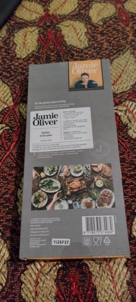 Tacâmuri Jamie Oliver