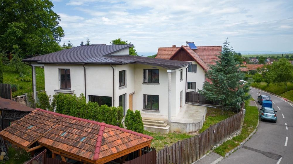 Casă cu etaj de vânzare în Municipiul Săcele – zona Poiana Angelescu