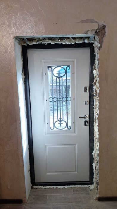 Установка входных дверей