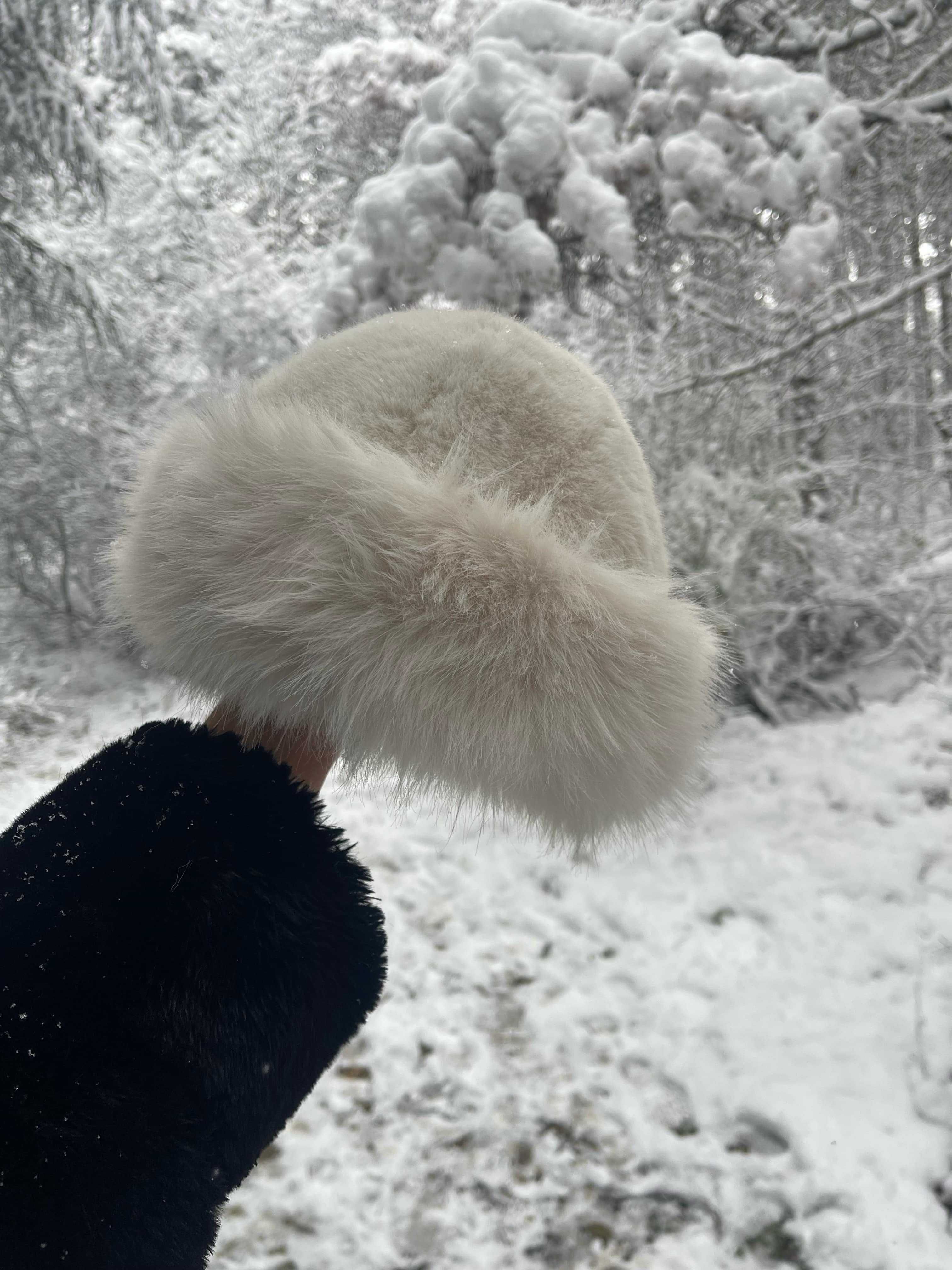 Модерна зимна пухена шапка