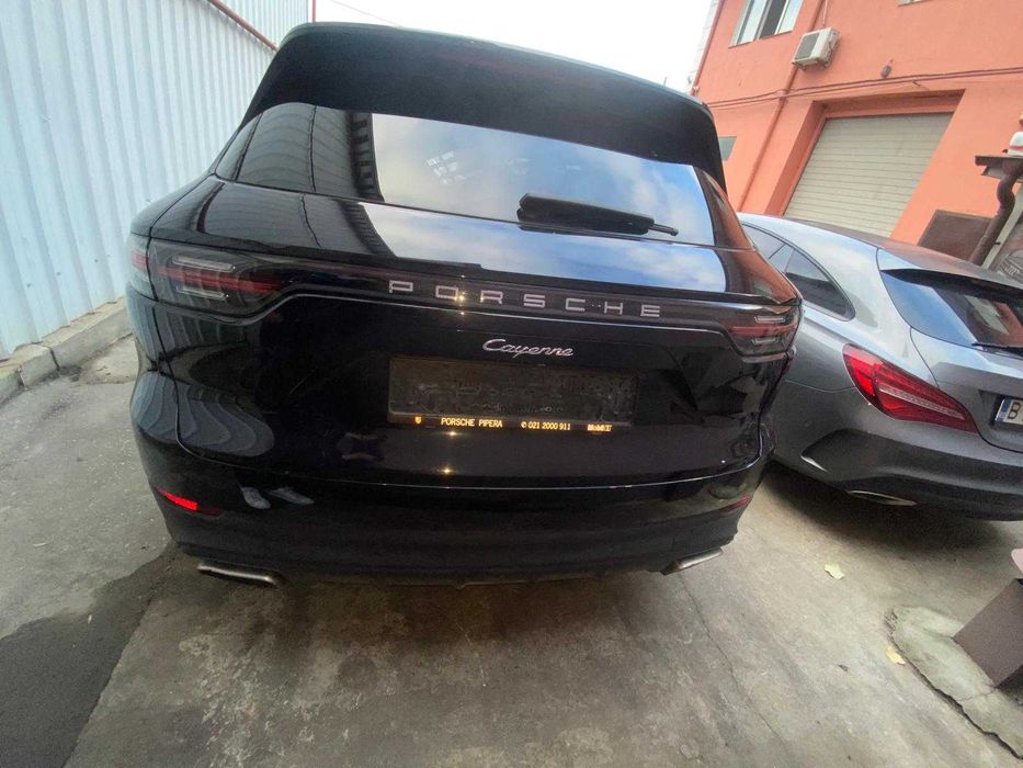 porsche cayenne 2018 AVARIAT