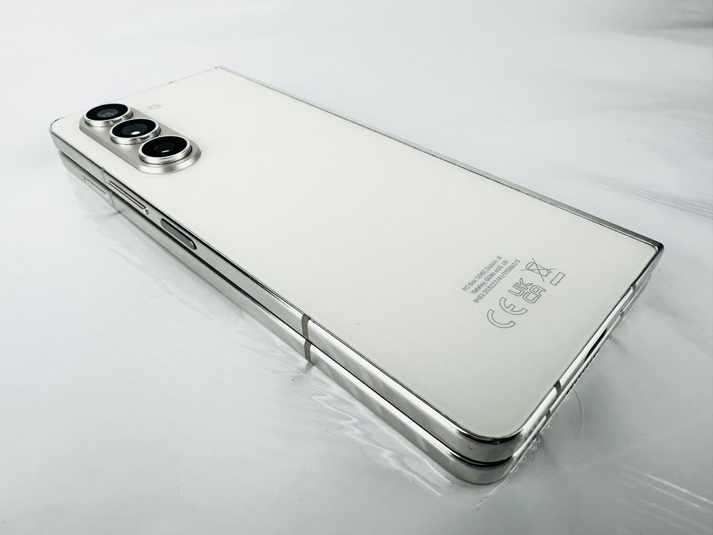 НОВ! Samsung Galaxy Z Fold 5 5G 256GB 12RAM Cream 2г. Гаранция!