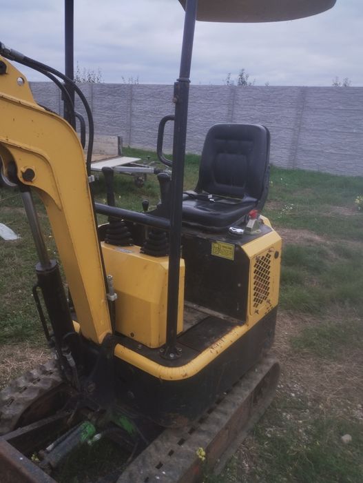 Vând sau schimb mini excavator