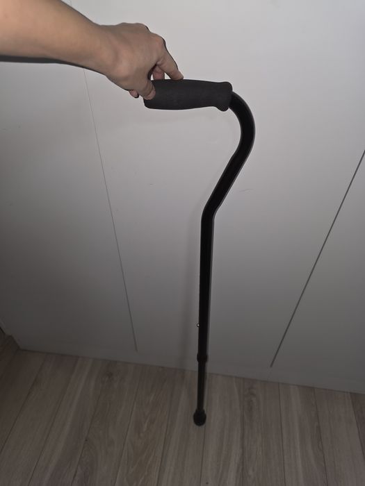 Регулируемая трость для ходьбы с устройством против скольжения