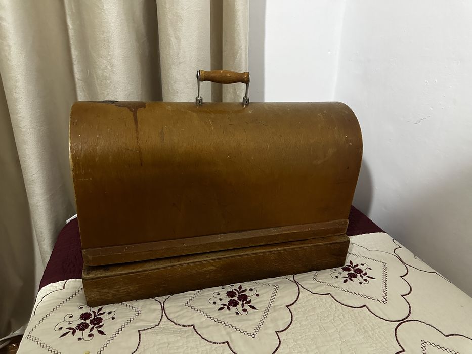 Продам швейную машинку