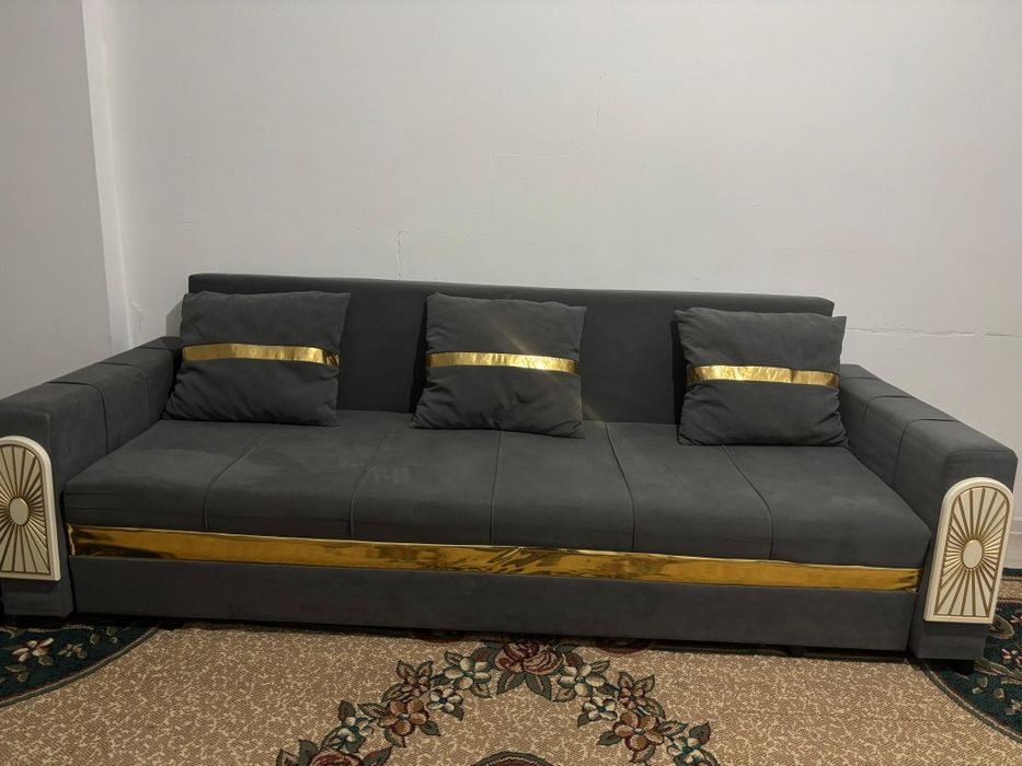 Диван почти новый