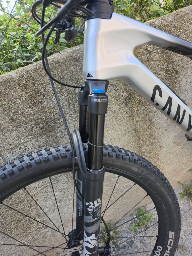 Карбонов Canyon Lux CF 8 29 цола 2024 L размер 1x12 SLX
