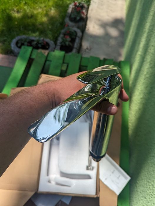 Chiuveta ovala și baterie