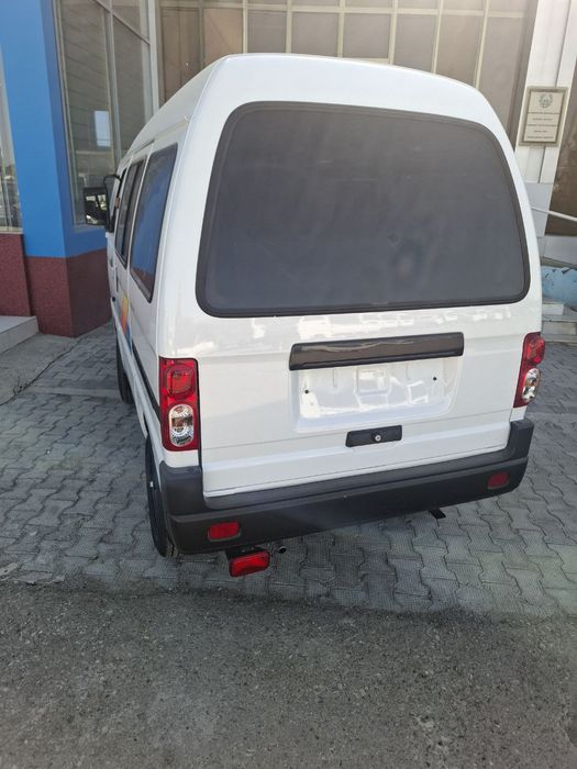 Damas srochni sotiladi