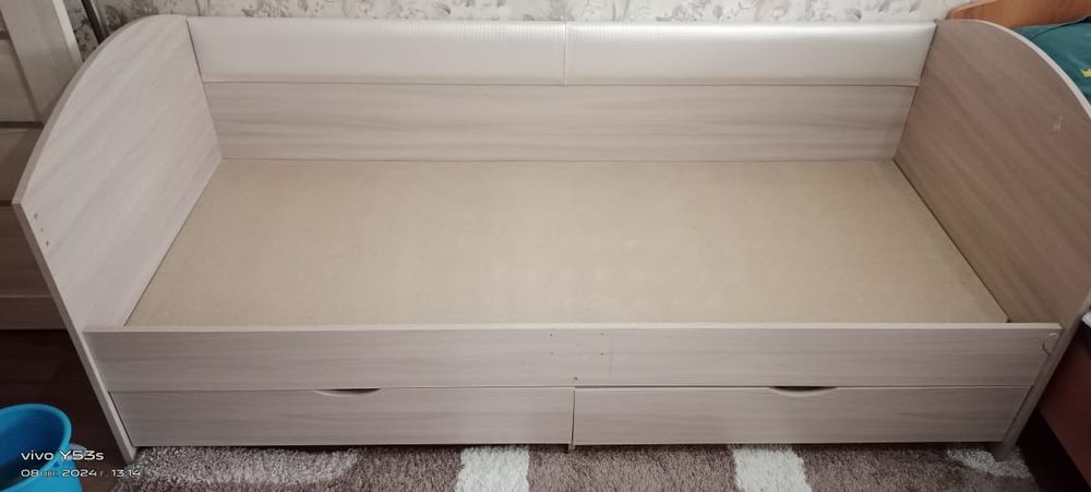 Продам кровать 80м х 200см с матрсом