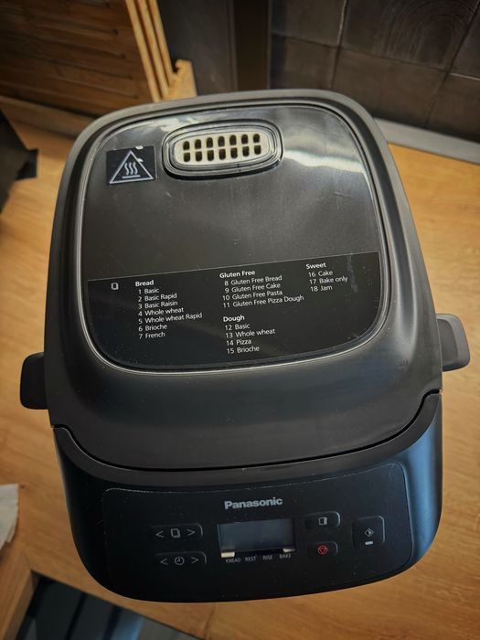 Mașină compactă de făcut pâine Panasonic