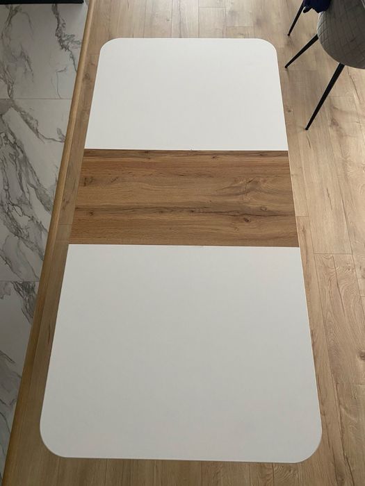 Трапезна маса разтягаща се