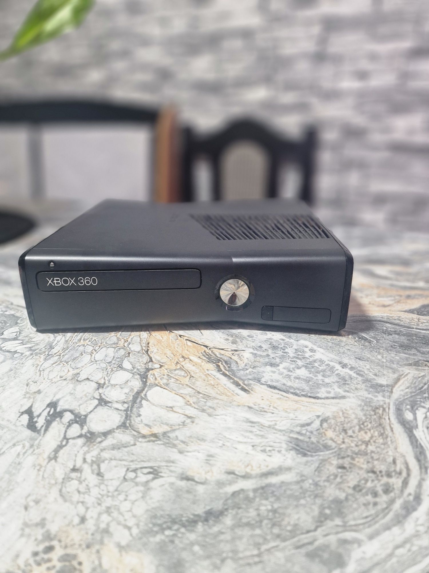 Vând xbox 360 in stare buna