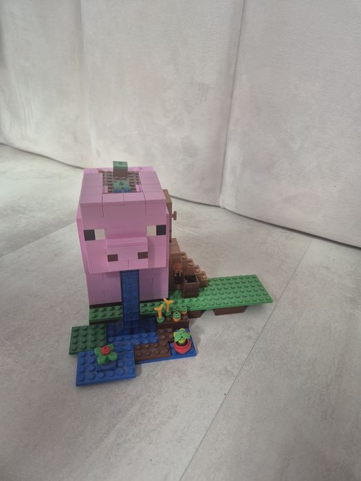 Set Lego Minecraft Pig House 21170
Nu se mai găsește în magazine 
Preț