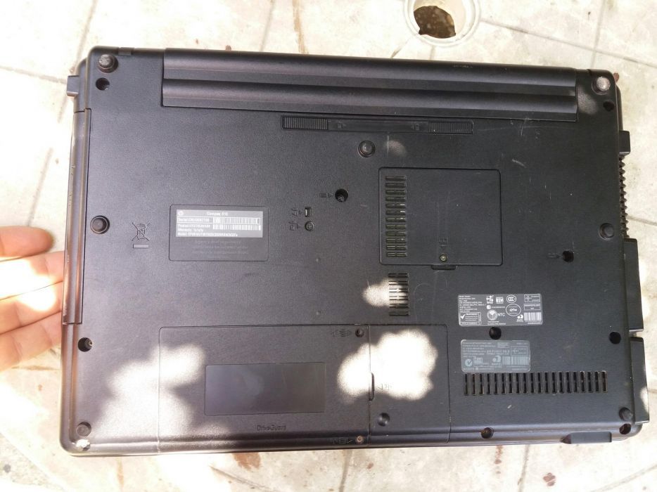 HP Compaq 610, T5870, 3gb RAM, porneste dar nu afiseaza, display spart