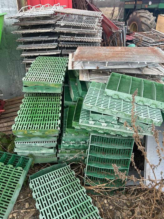 Vand gratare pentru Porci