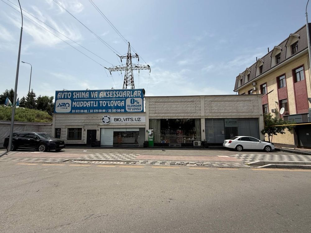 Отдельно стоящее здание продаётся 1 я  линия Юнусабад 17 гор больница.
