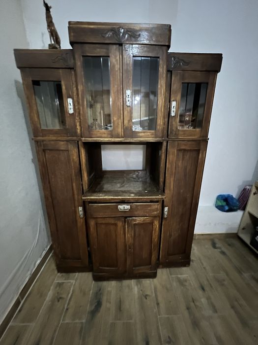 Ретро шкаф из дерева