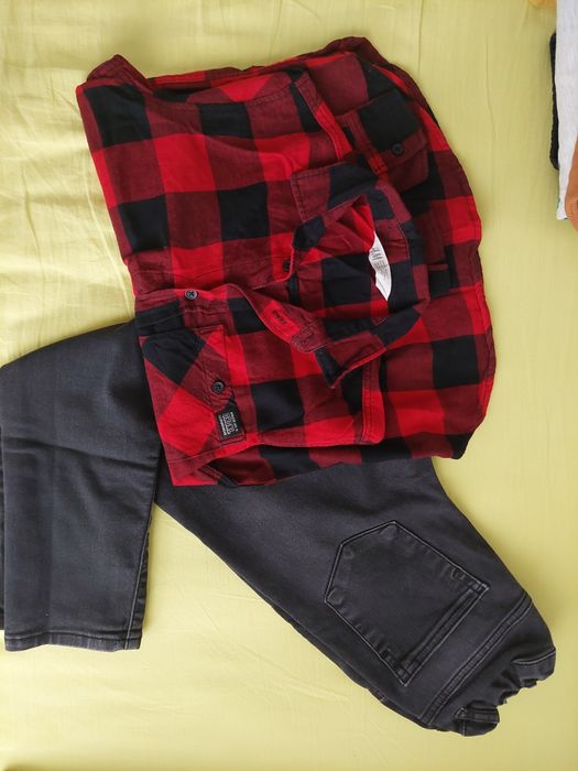 Запазени дрехи за момче. Размерите са 134-140