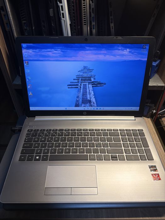 Laptop HP Ryzen 3 8g 256g nvme Radeon Vega 15.6