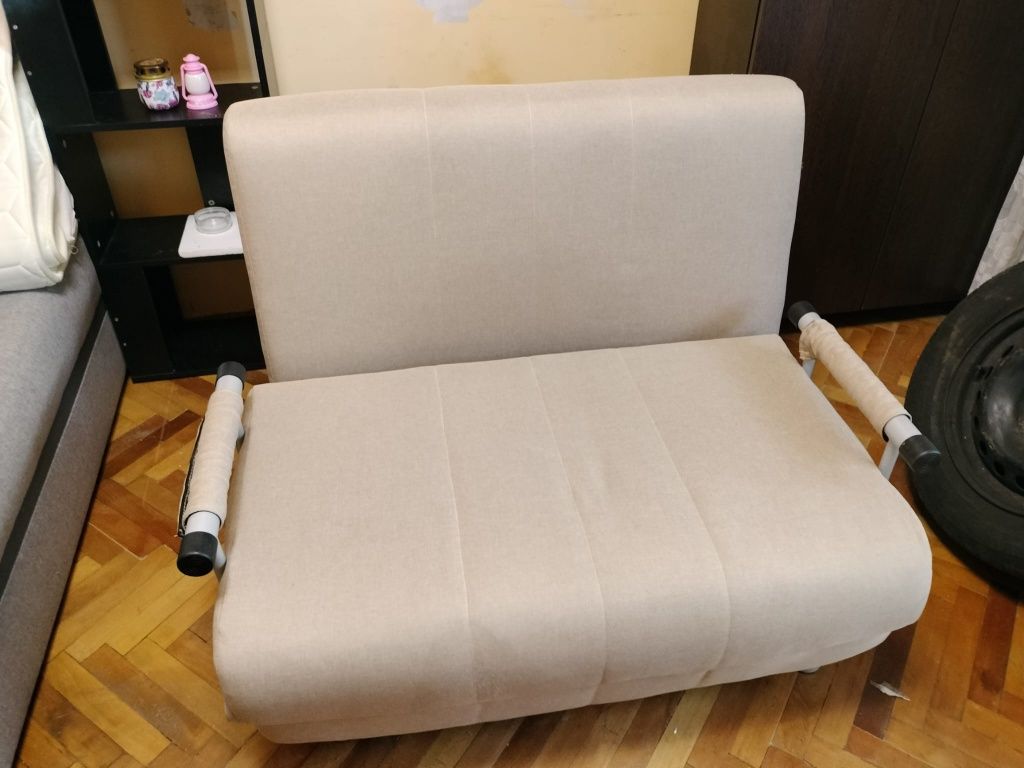 Vând canapea extensibilă