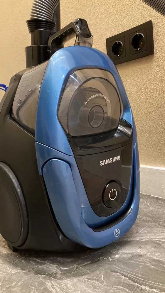 Пылесос Samsung VC3100 с контейнером, с турбиной Anti-Tangle