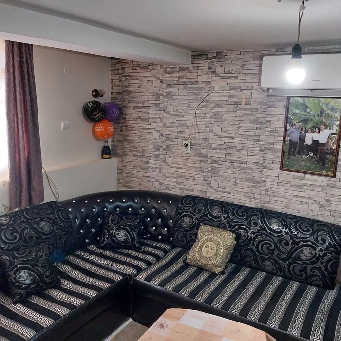 Продавам холов диван