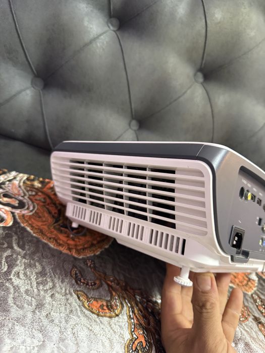 Videoproiector BenQ in stare impecabila