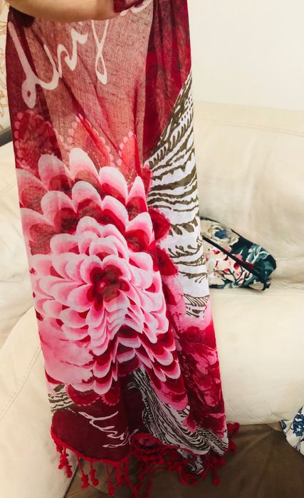 Desigual страхотен  шал с подарък