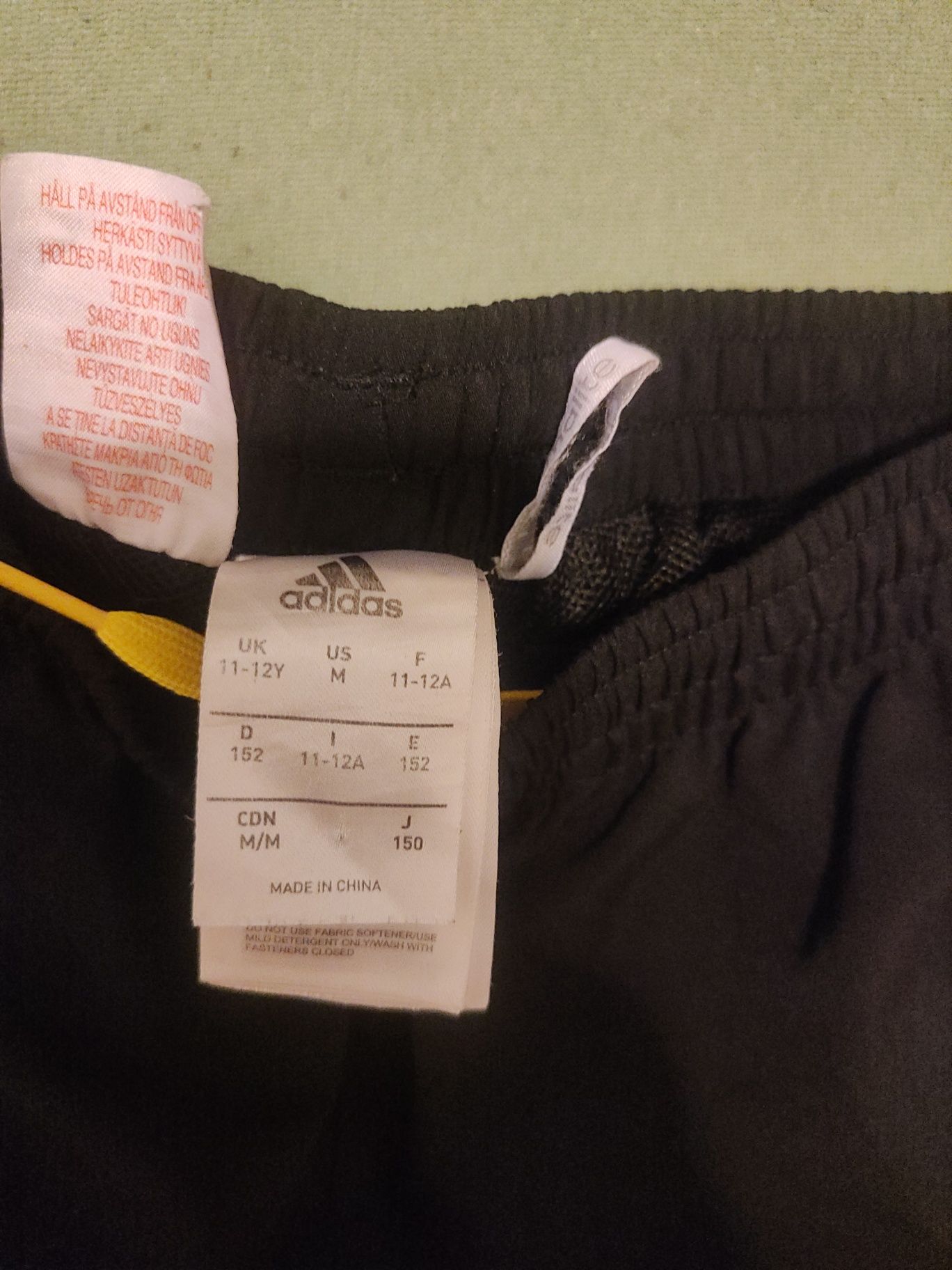 Pantaloni adidași 11-12 ani