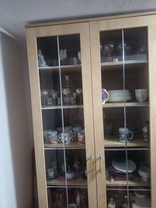 Vitrina pentru sufragerie