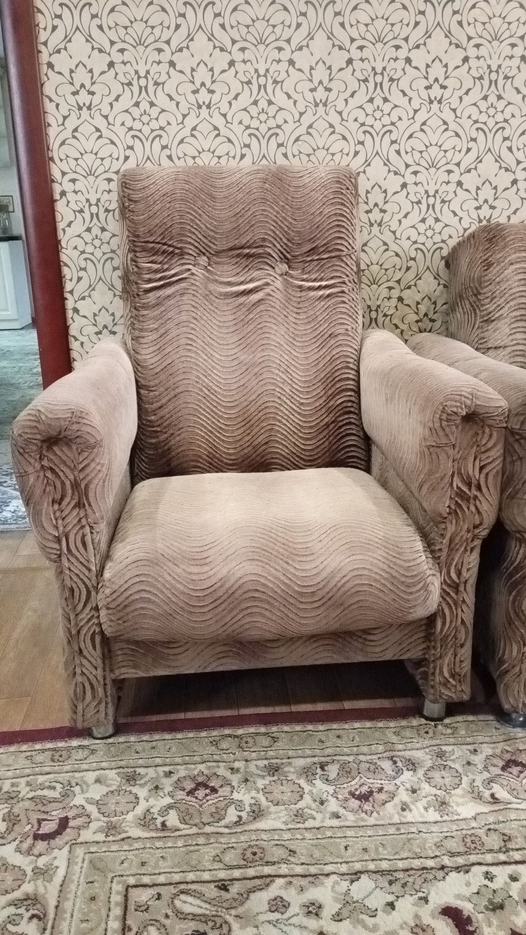 Продам диван 1 кресла20000тг и 6стульев по5 000 тенге