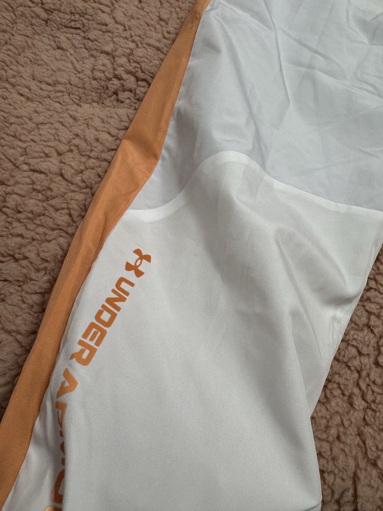 Бели шушлякови панталони under armour