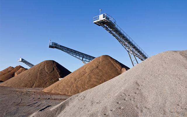 balast piatra sort nisip pamant moloz demolari buldo moluz balegar