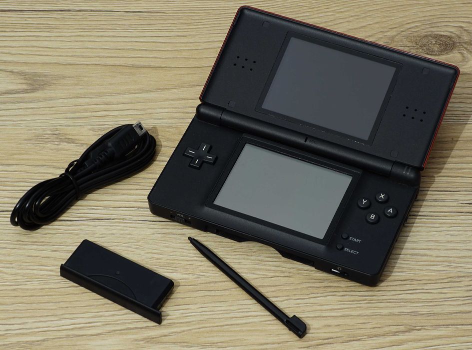 Consola portabila Nintendo DS lite + accesorii