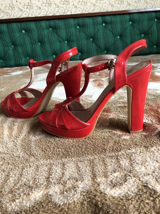 Pantofi cu toc eleganti zara piele naturala