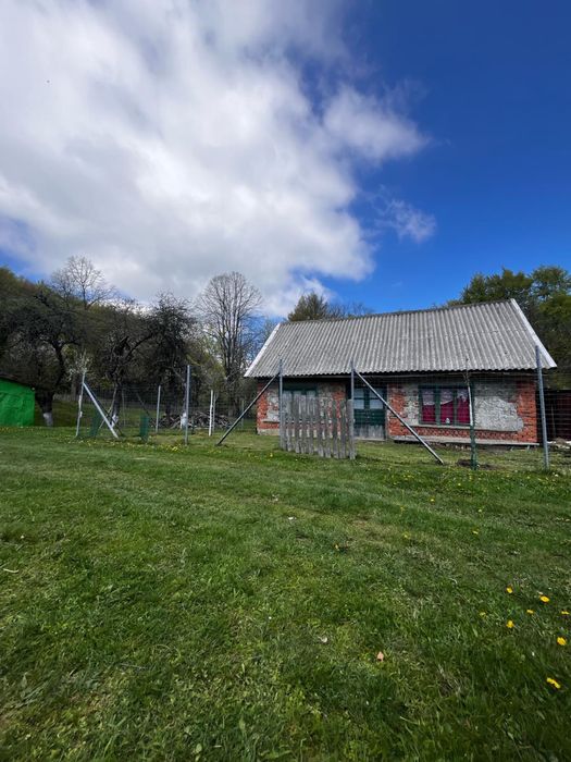 Vând casă cu teren intravilan