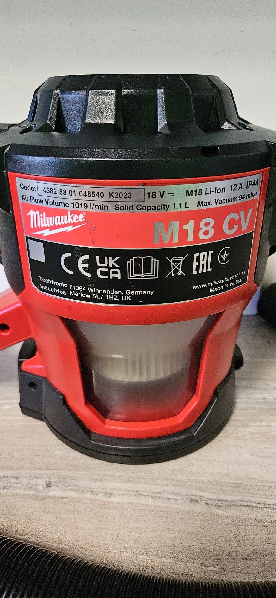 Milwaukee Прахосмукачка M18CV