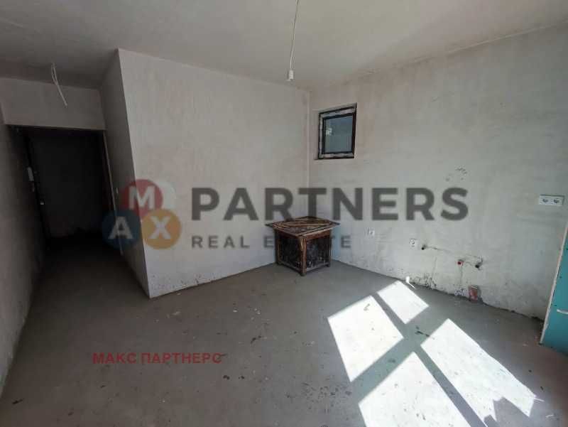 Продава се Двустаен апартамент в Варна, Център - 46 кв.м за 1520 €/кв.м - Снимка #2