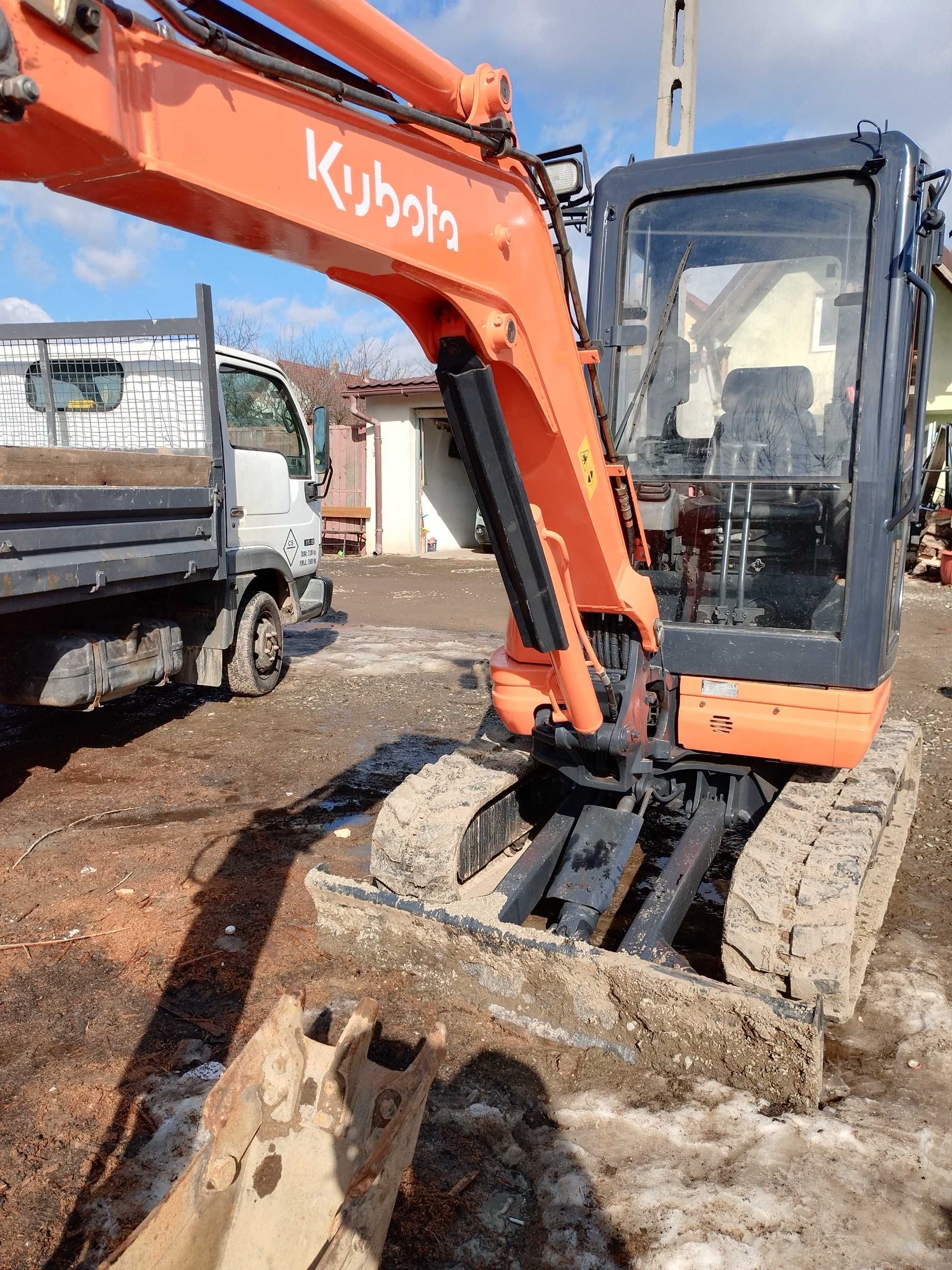 Prestez servici cu excavator si camioneta