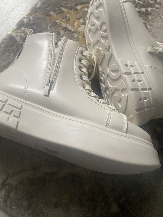 Vand ghete dama , sunt din pitesti .