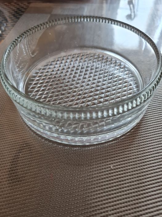 Стеклянная вставка для вазы из мельхиора.