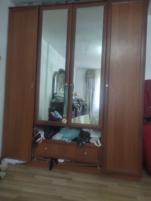 Отдам в дар шкаф срочно