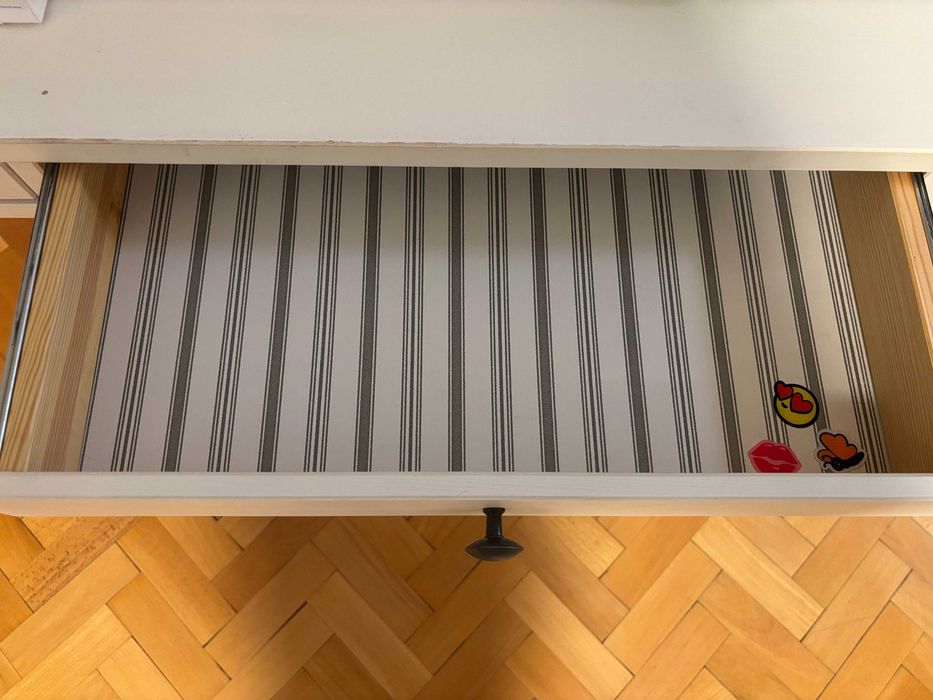 Бяло бюро от Ikea