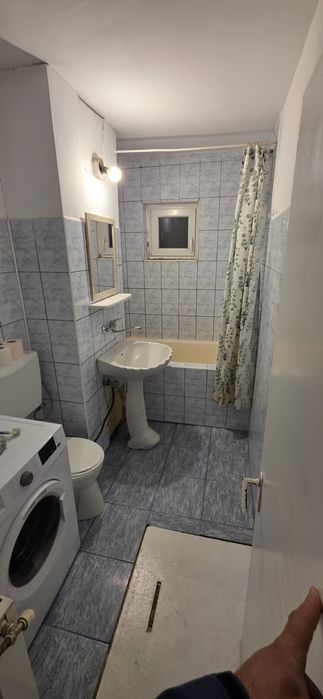 Vand apartament cu 2 camere plus anexa