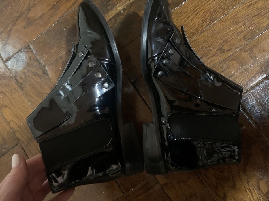 Ghete negre lacuite Asos