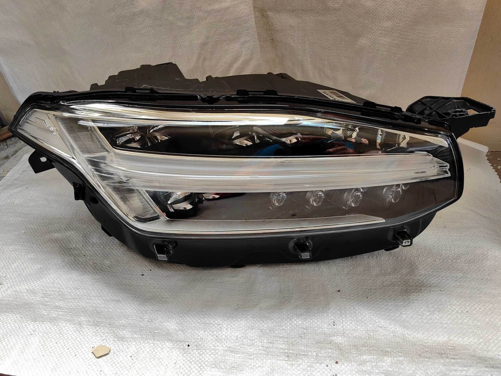 Оригинален фар Волво  Volvo XC90  MID LED