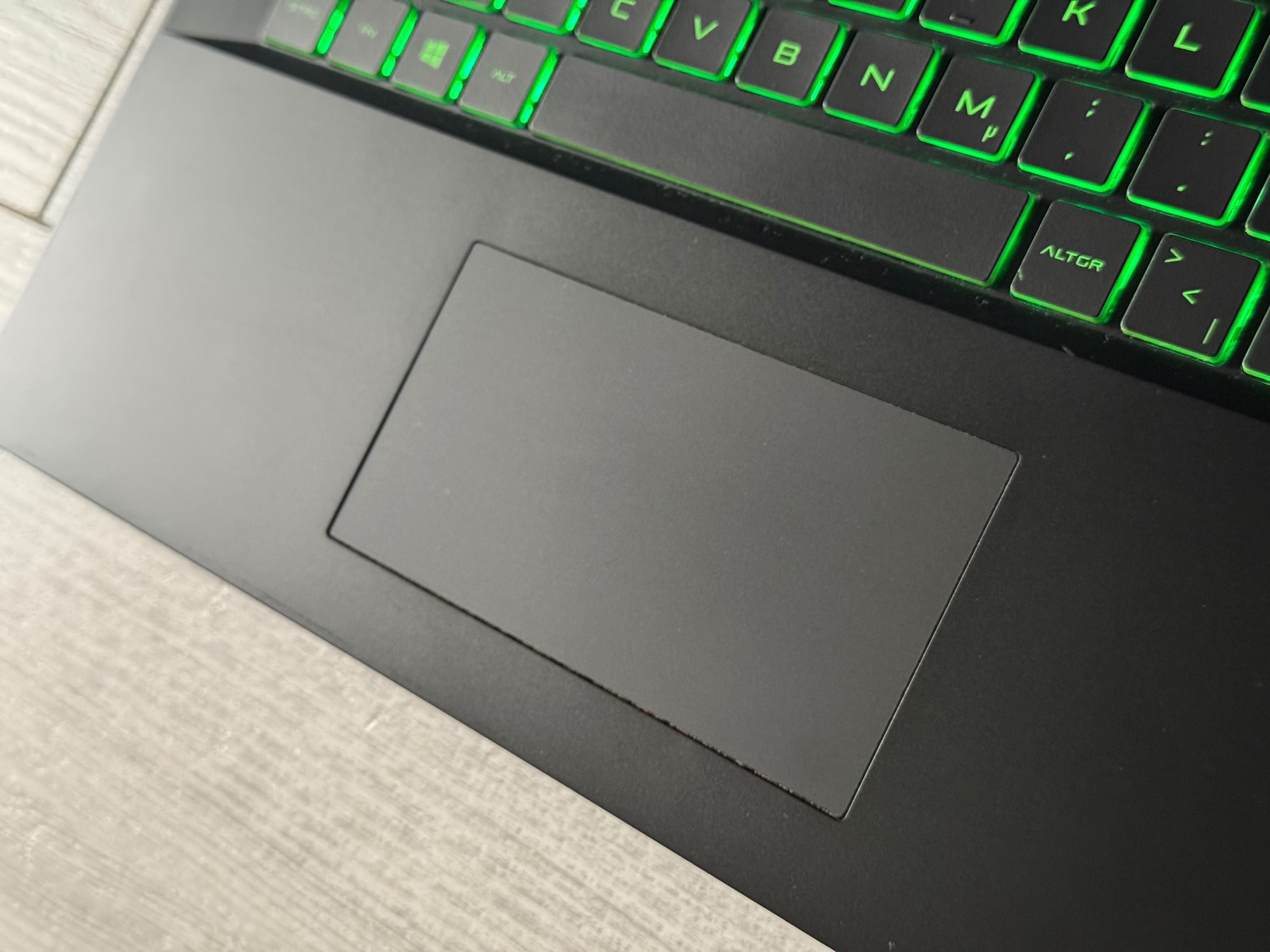 17.3 IPS 144hz / GTX 1650Ti /i5 10300H /512GB SSD/Bang&Olufsen /Gaming