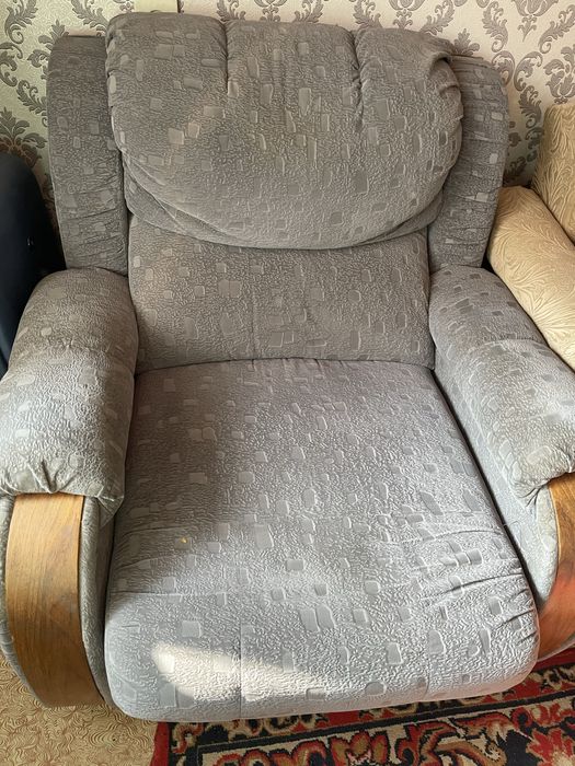 Отдам кресло и диван в связи с покупкой новой мебели